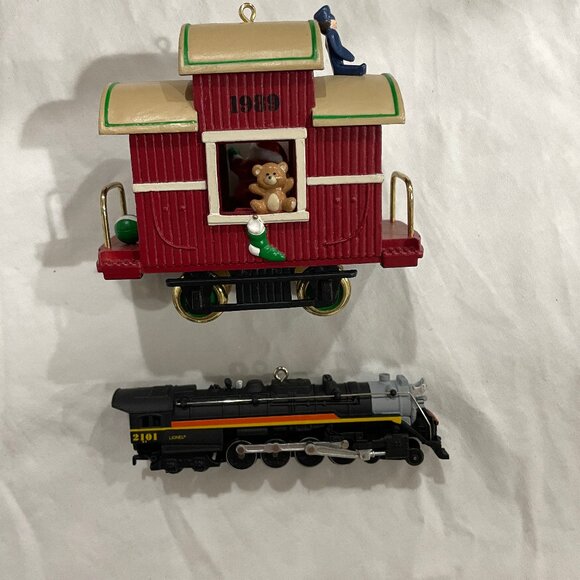 Lot of 4 TRAIN Xmas Hallmark Keepsake Ornaments - Lionel Locomotive, Caboose Car - Picture 9 of 16